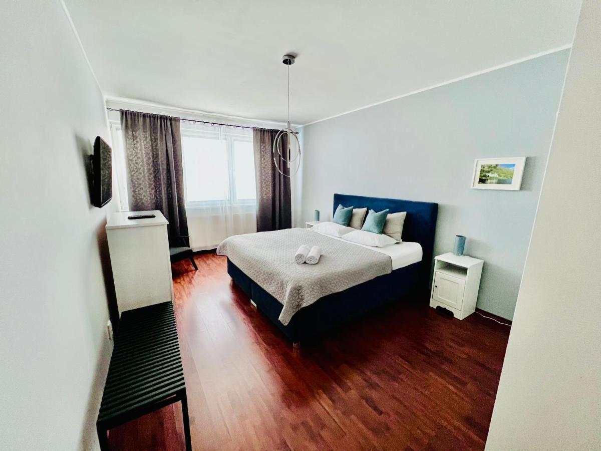 Bl Luxury Apartment, 24Hr Self Check-In, Free Private Garage Parking, Panoramic Views From Balcony, 5 Minute Walk To City Center Banska Bystrica Ngoại thất bức ảnh