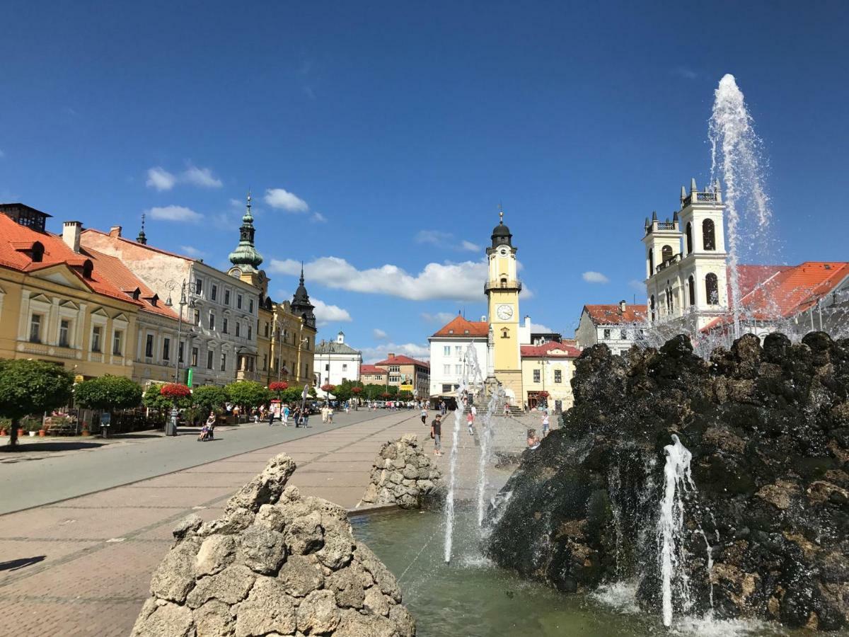 Bl Luxury Apartment, 24Hr Self Check-In, Free Private Garage Parking, Panoramic Views From Balcony, 5 Minute Walk To City Center Banska Bystrica Ngoại thất bức ảnh