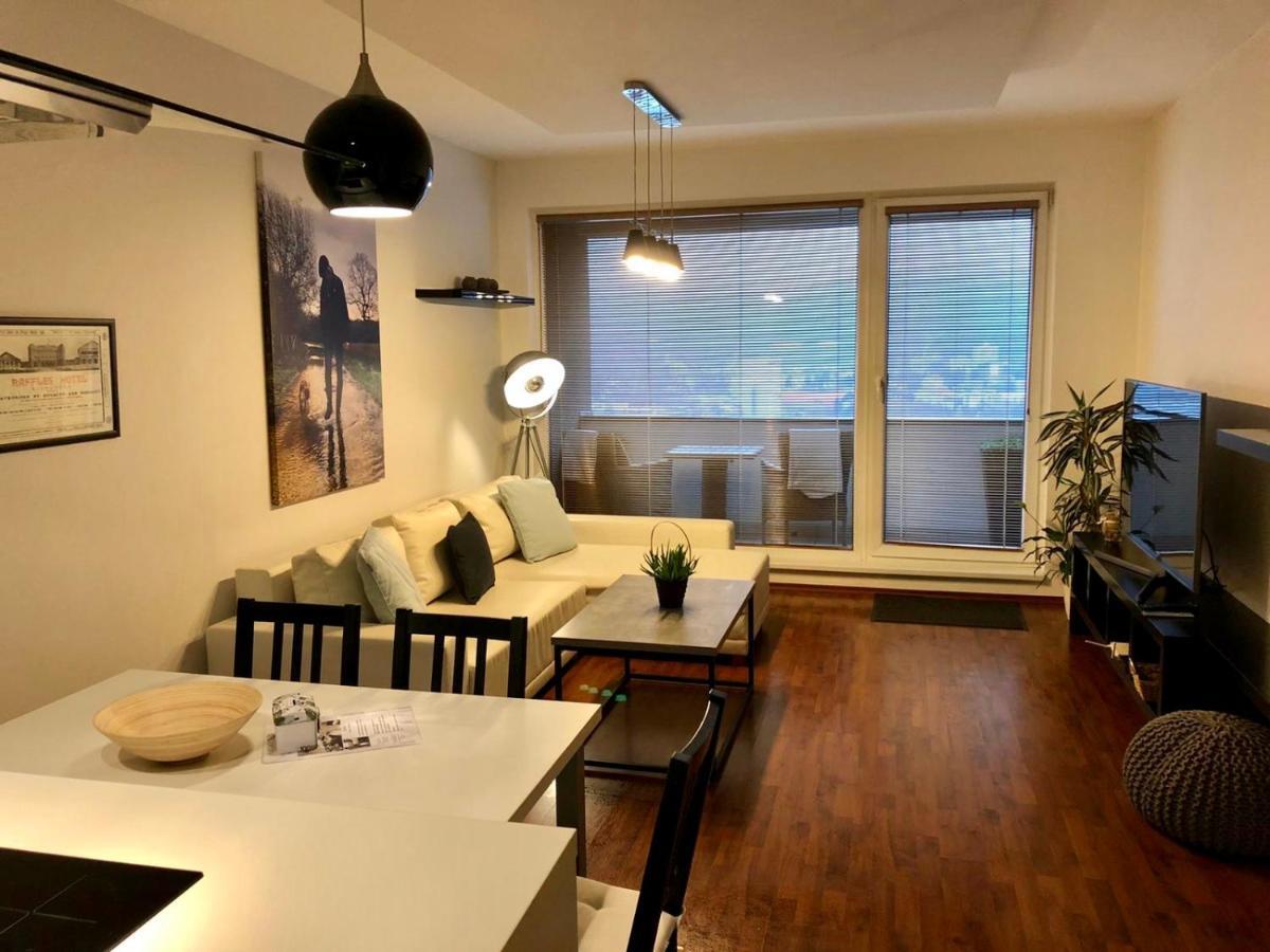Bl Luxury Apartment, 24Hr Self Check-In, Free Private Garage Parking, Panoramic Views From Balcony, 5 Minute Walk To City Center Banska Bystrica Ngoại thất bức ảnh